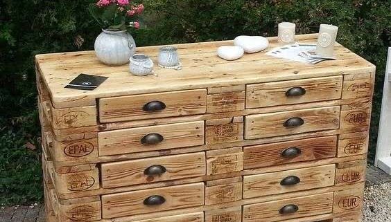 Creare un arredamento fai da te credenza costruita con il pallet